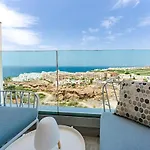 Ocean View Penthouse - Sunset Terrace, Heated Pool, Parking Apartman
