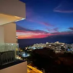 Ocean View Penthouse - Sunset Terrace, Heated Pool, Parking Apartamento *